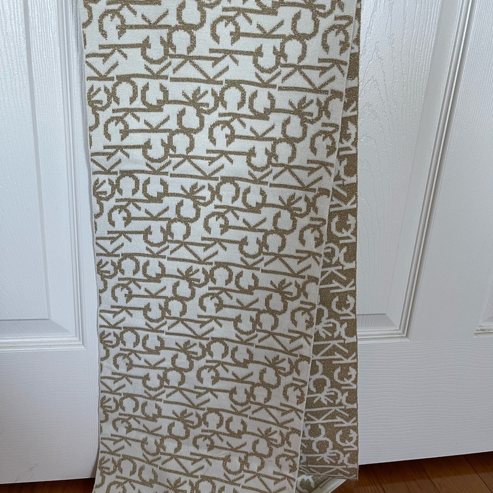 Glitter Calvin Klein scarf